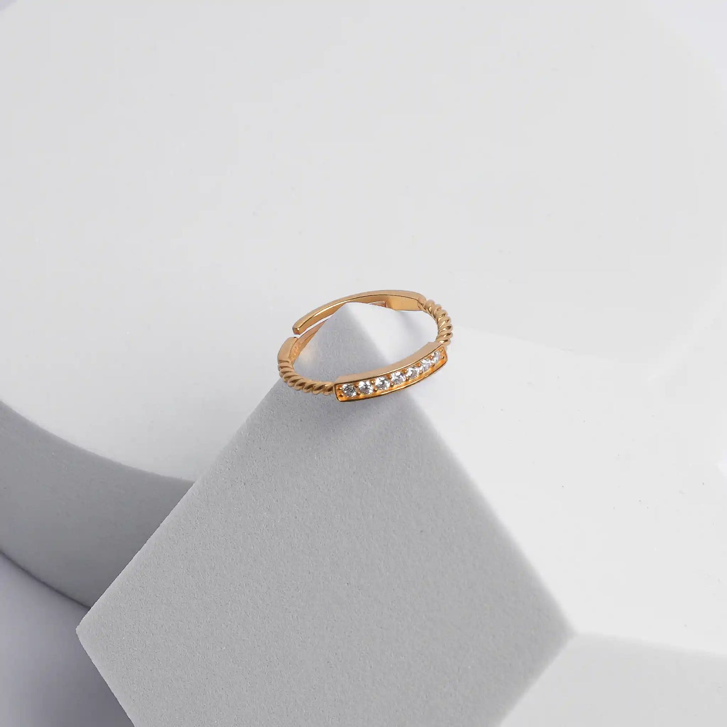 Radiance Entwined Ring